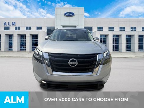 Used 2025 Nissan Pathfinder SV FWD image 2