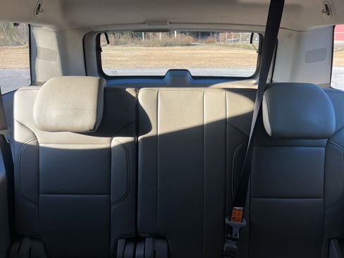 Used 2018 Chevrolet Suburban LT image 36