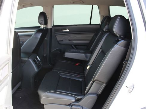 Used 2021 Volkswagen Atlas SE image 14