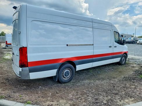 Used 2021 Freightliner Sprinter 2500 RWD image 3