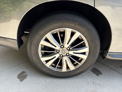 Used 2020 Nissan Pathfinder SL AWD/4WD image 17