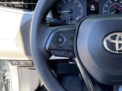 Used 2024 Toyota Corolla Cross L image 10