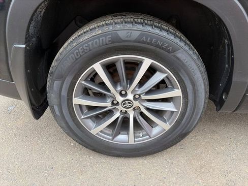 Used 2018 Toyota Highlander XLE w/ Protection Package #3 AWD/4WD image 16