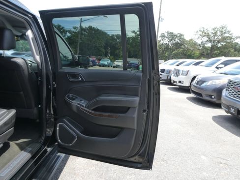 Used 2019 Chevrolet Suburban LT RWD image 26