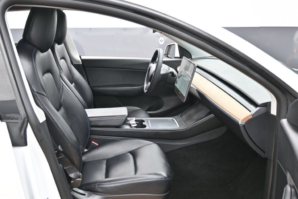 Used 2021 Tesla Model Y Long Range AWD/4WD image 39