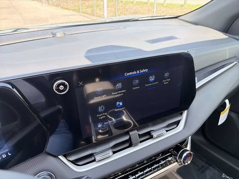 New 2026 Chevrolet Equinox LT w/ Convenience Package II AWD/4WD image 33