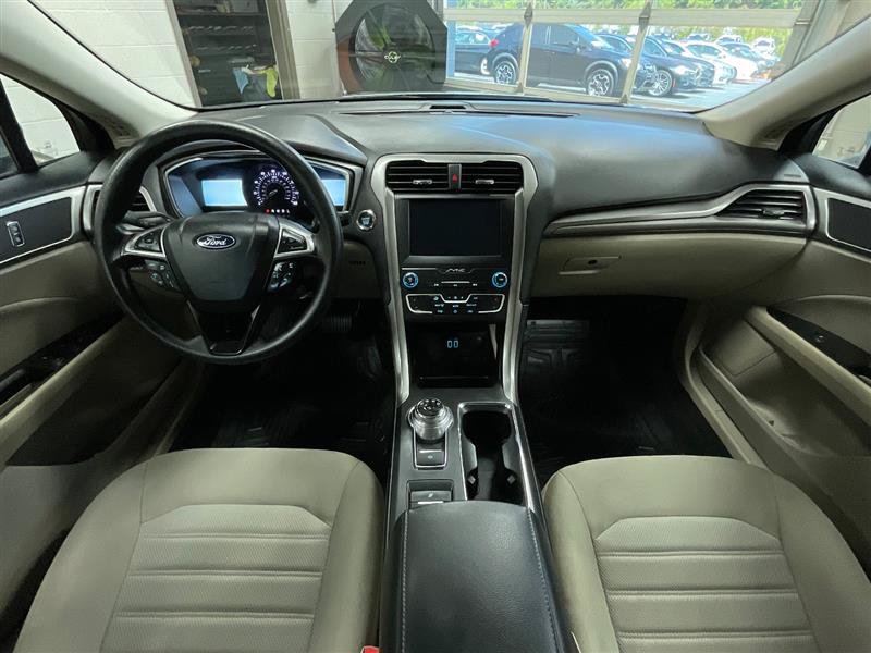 Used 2020 Ford Fusion SE FWD image 24