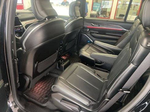 Certified 2022 Jeep Grand Cherokee L Overland w/ Luxury Tech Group IV image 8