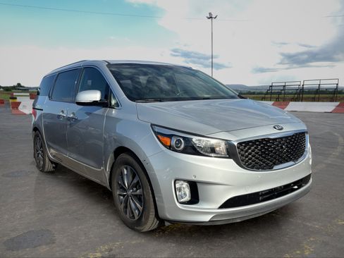 Used 2018 Kia Sedona SX FWD image 2
