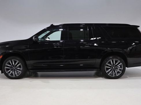 Used 2024 Cadillac Escalade ESV Sport AWD/4WD image 4
