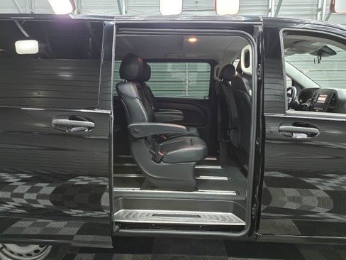 Used 2018 Mercedes-Benz Metris Passenger image 18