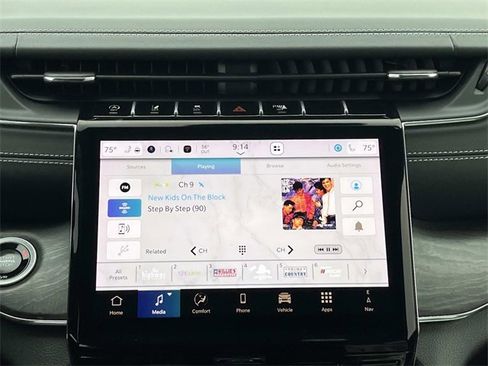 Used 2024 Jeep Grand Cherokee Overland w/ Luxury Tech Group IV image 14