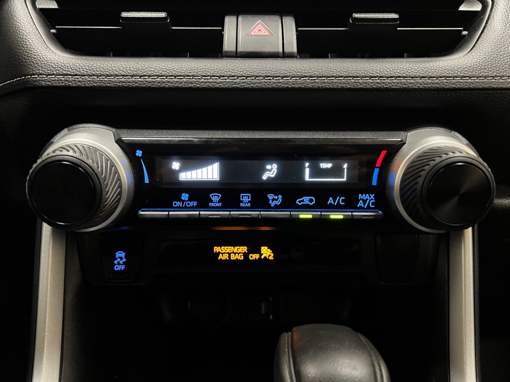 Used 2019 Toyota RAV4 LE FWD image 31