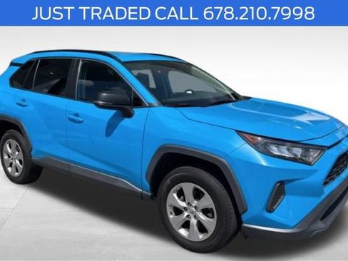 Used 2019 Toyota RAV4 LE FWD image 1