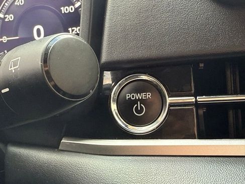 Used 2024 Mitsubishi Outlander SE image 12