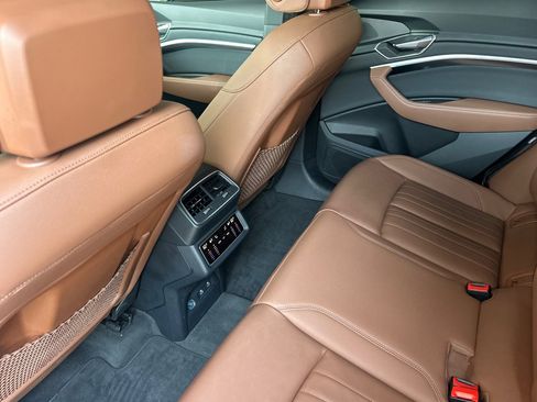 Used 2024 Audi Q8 e-tron Premium image 15