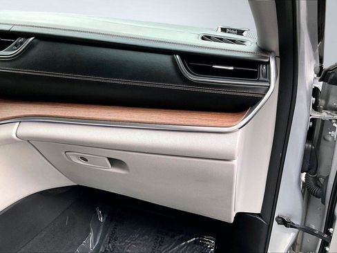 Used 2022 Jeep Grand Cherokee L Summit w/ Advanced Protech Group IV image 17