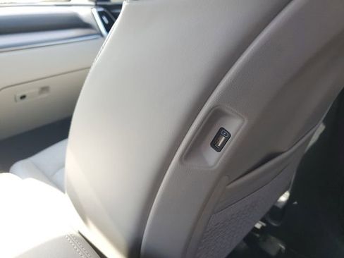 Certified 2023 Kia Sorento SX image 11