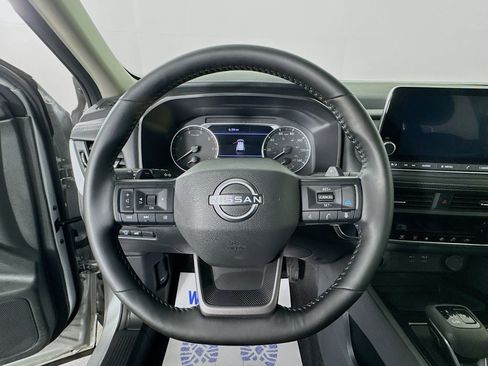 Used 2025 Nissan Rogue SV AWD/4WD image 11