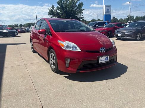 Used 2015 Toyota Prius Two FWD image 3