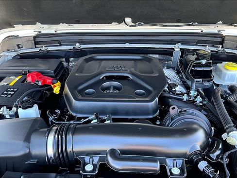 Used 2024 Jeep Wrangler Unlimited AWD/4WD image 30