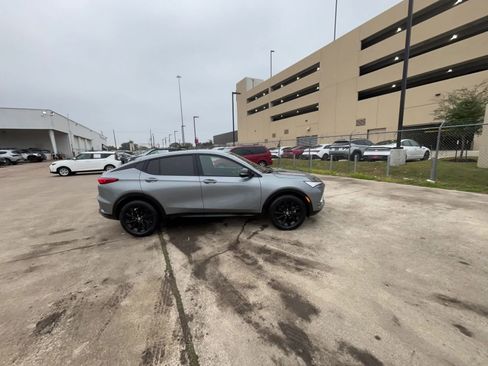 Used 2025 Buick Envista Sport Touring image 16