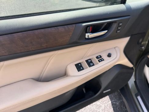 Used 2019 Subaru Outback 2.5i Limited AWD/4WD image 11