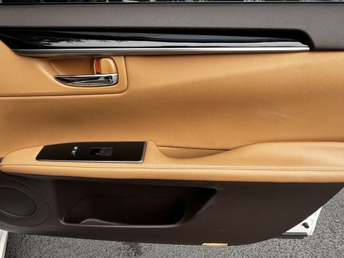 Used 2016 Lexus ES 350 w/ Accessory Package FWD image 43