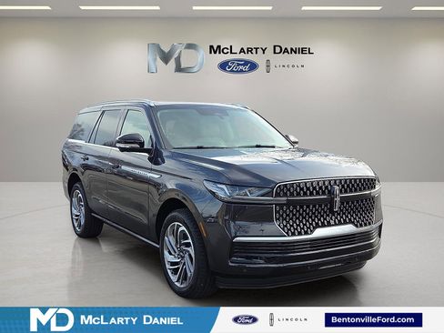 New 2025 Lincoln Navigator Reserve image 1