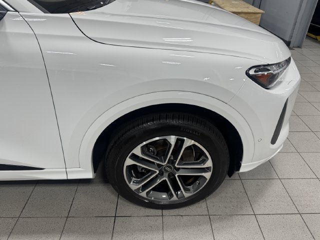 Used 2025 Audi Q5 Premium w/ Convenience Package AWD/4WD image 9