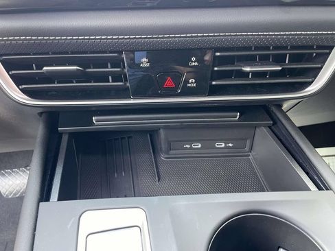 Used 2025 Volkswagen Atlas Cross Sport SE FWD image 28