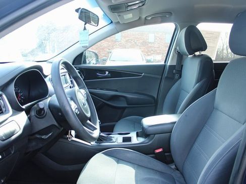 Used 2016 Kia Sorento LX image 12