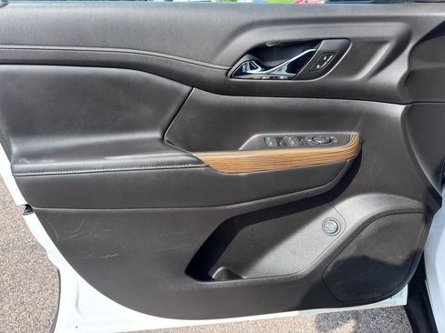 Used 2020 GMC Acadia SLE w/ Driver Convenience Package FWD image 9