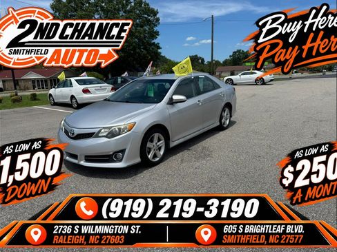 Used 2012 Toyota Camry SE FWD image 1