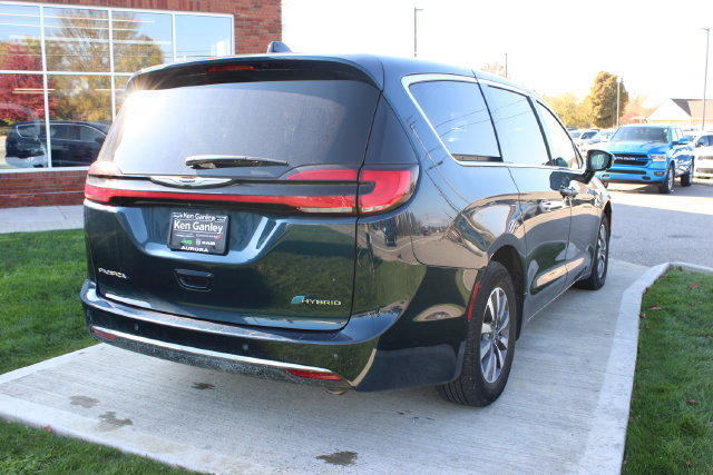 Used 2024 Chrysler Pacifica Limited FWD image 32