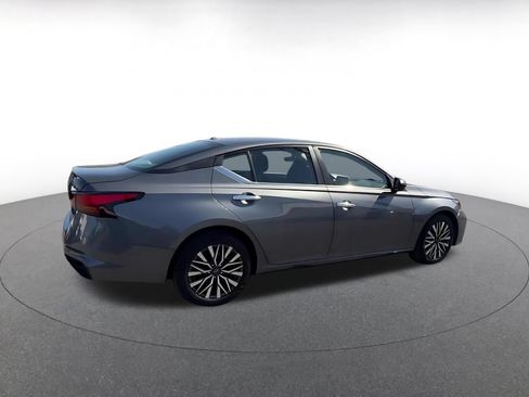 Used 2025 Nissan Altima 2.5 SV FWD image 15