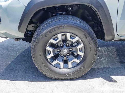 Used 2023 Toyota Tacoma TRD Off-Road w/ Technology Package RWD image 9