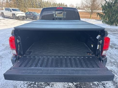 Used 2019 Toyota Tacoma TRD Sport image 39