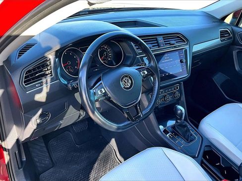Used 2019 Volkswagen Tiguan SE w/ Panoramic Sunroof Package image 17