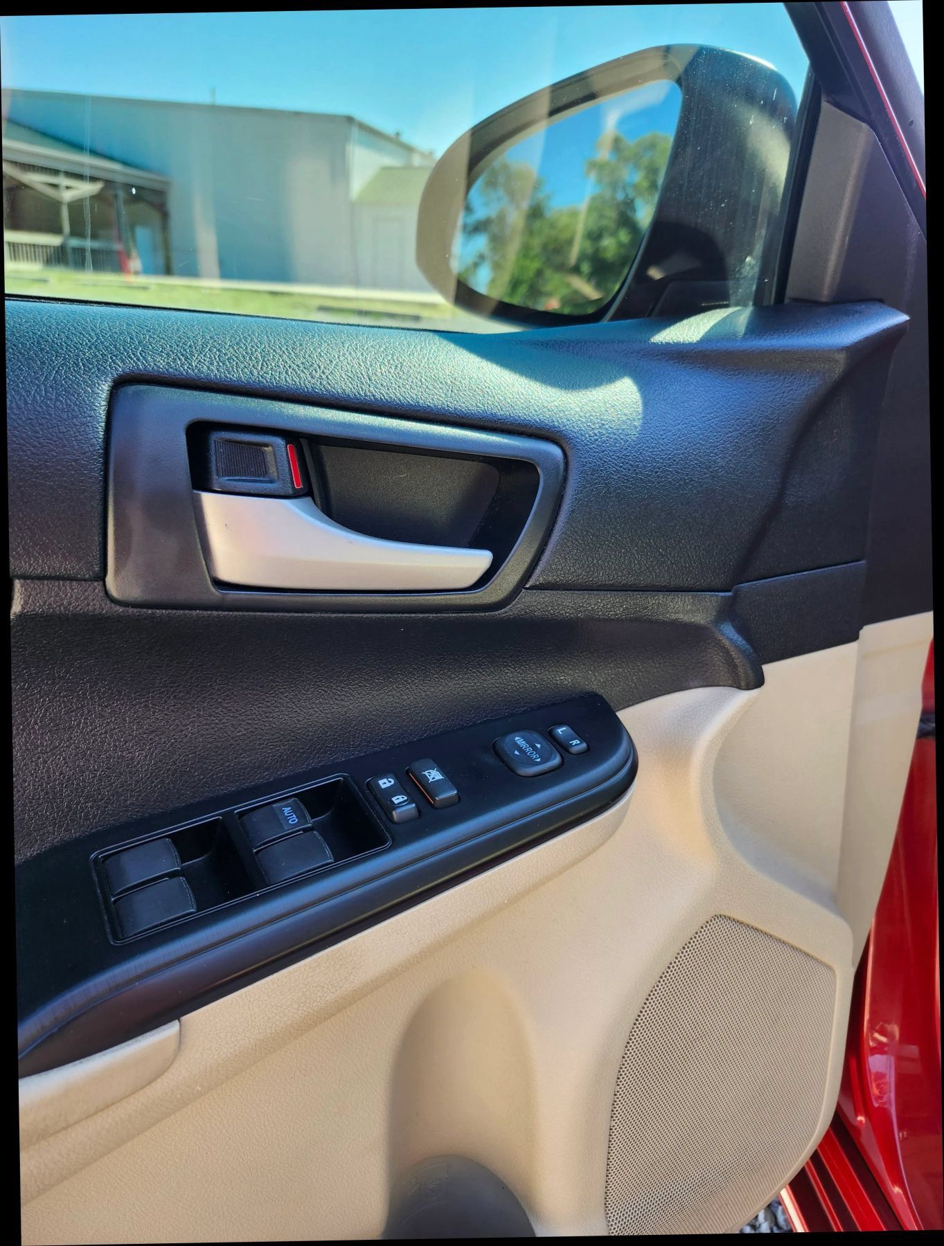 Used 2014 Toyota Camry LE FWD image 19