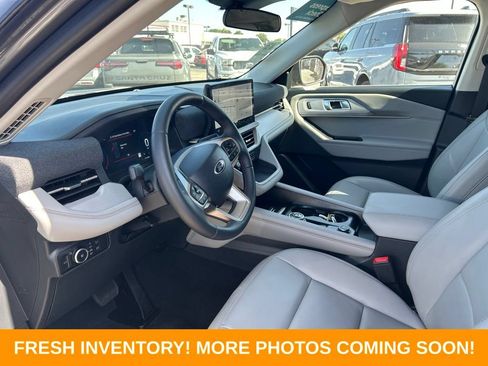 Used 2025 Ford Explorer Active w/ Active Comfort Package RWD image 8
