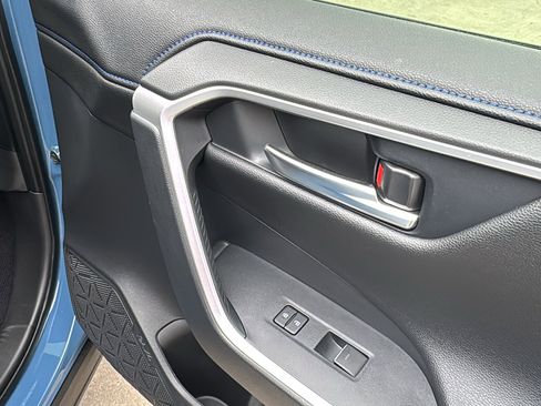 Used 2025 Toyota RAV4 XSE image 31