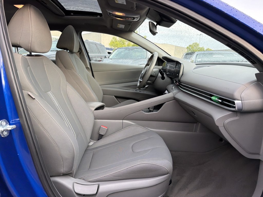 Used 2025 Hyundai Elantra SEL FWD image 16