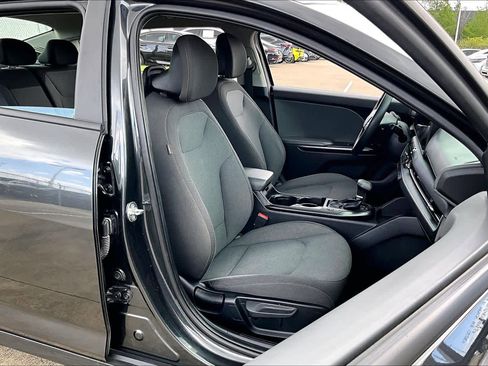Used 2025 Kia K4 LXS image 8