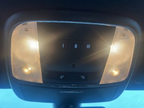 Used 2018 Chrysler 300 S image 31