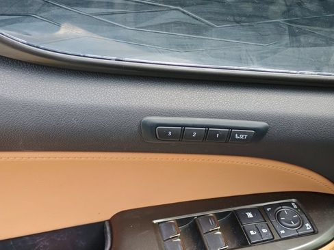 Used 2025 Lexus NX 250 FWD w/ Accessory Package (2T) image 4