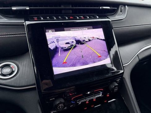 Used 2023 Jeep Grand Cherokee L Laredo image 18