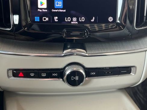 Used 2023 Volvo XC60 B5 Plus image 20