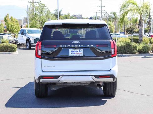 Certified 2025 Ford Expedition Platinum AWD/4WD image 5
