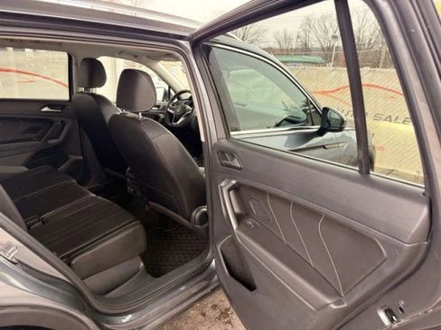 Used 2022 Volkswagen Tiguan SE w/ Panoramic Sunroof Package image 19